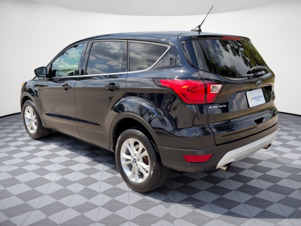 Used 2019 Ford Escape SE FWD image 3