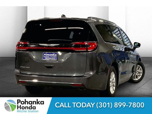 Used 2022 Chrysler Pacifica Touring-L image 13