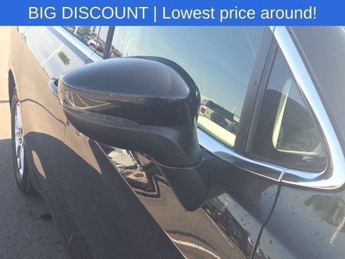 Used 2023 Chrysler Pacifica Touring-L FWD image 7