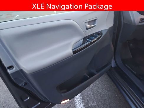 Used 2015 Toyota Sienna XLE w/ XLE Navigation Package image 5
