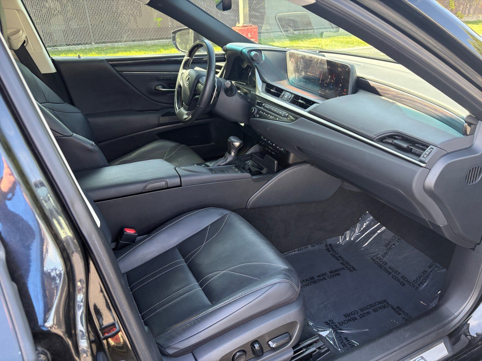 Used 2019 Lexus ES 300h w/ Accessory Package 2 FWD image 28