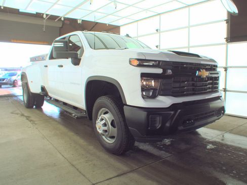 Certified 2024 Chevrolet Silverado 3500 W/T w/ WT Convenience Package image 5