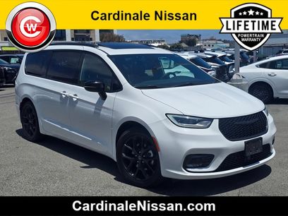 Used 2025 Chrysler Pacifica Limited