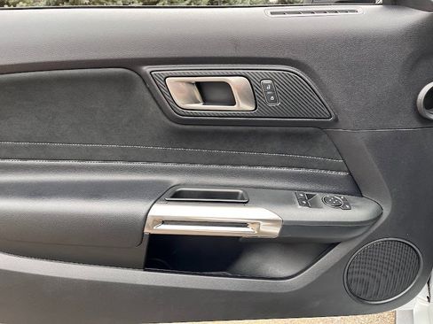 Used 2016 Ford Mustang Shelby GT350 w/ Technology Package image 6