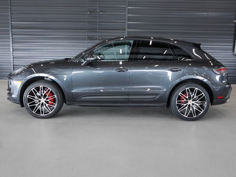 Certified 2023 Porsche Macan S AWD/4WD image 2