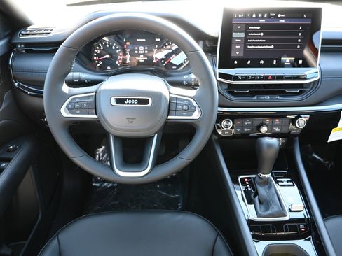 New 2026 Jeep Compass Latitude image 15