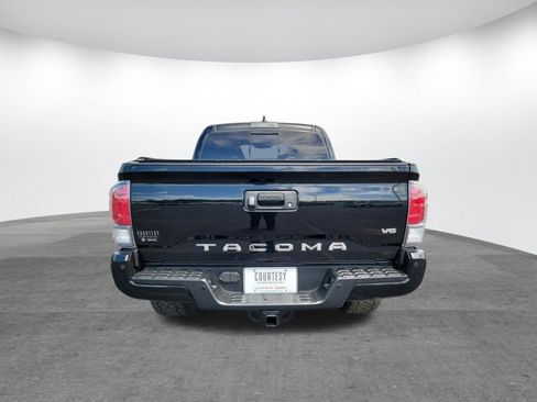 Used 2021 Toyota Tacoma TRD Off-Road w/ TRD Premium Off Road Package AWD/4WD image 5