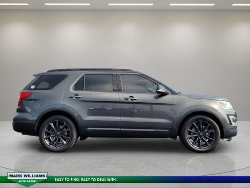 Used 2017 Ford Explorer XLT w/ Equipment Group 202A AWD/4WD image 2