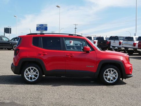 Used 2019 Jeep Renegade Latitude FWD image 2