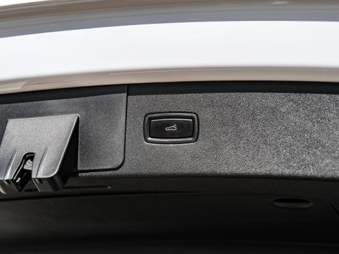 Used 2020 Porsche Cayenne image 47