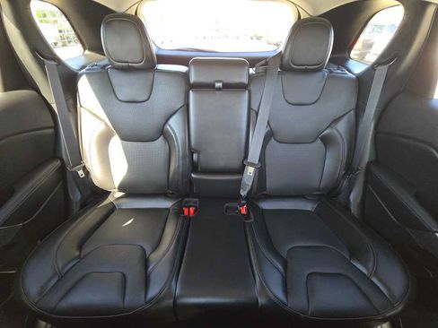 Used 2021 Jeep Cherokee Latitude Lux w/ Comfort/Convenience Group AWD/4WD image 17