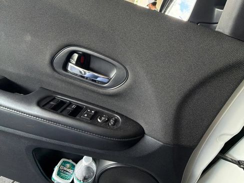 Used 2022 Honda HR-V Sport image 8