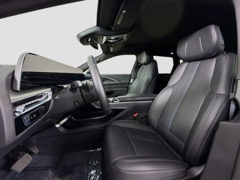 Used 2025 Cadillac Lyriq Luxury RWD image 22