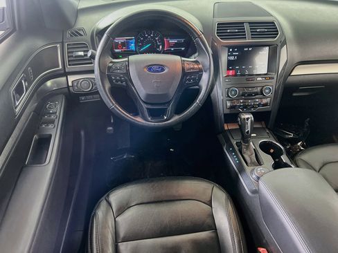 Used 2018 Ford Explorer XLT w/ Equipment Group 202A AWD/4WD image 21