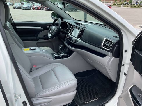 Used 2016 Toyota Highlander XLE AWD/4WD image 49
