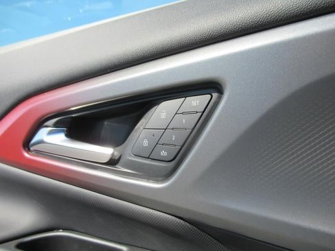 New 2025 Chevrolet Equinox EV RS w/ Convenience Package II image 29