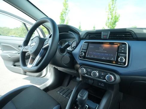 Used 2025 Nissan Versa SV FWD image 35