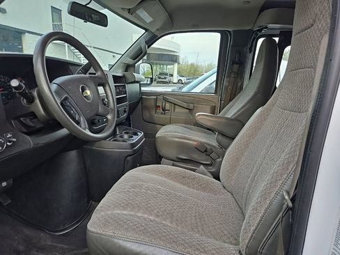 Used 2019 Chevrolet Express 3500 Extended w/ Driver Convenience Package RWD image 9