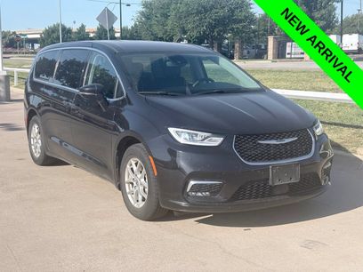 Used 2024 Chrysler Pacifica Touring-L