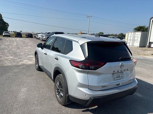 Used 2024 Nissan Rogue S FWD image 7