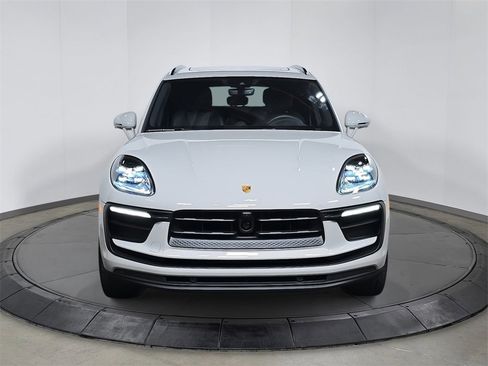 Used 2026 Porsche Macan image 10