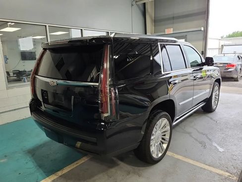Used 2020 Cadillac Escalade Platinum AWD/4WD image 3