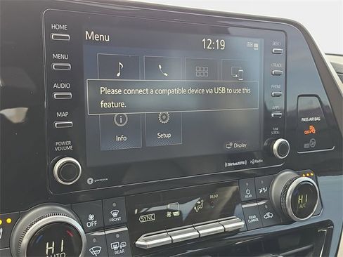 Used 2021 Toyota Highlander XLE image 26