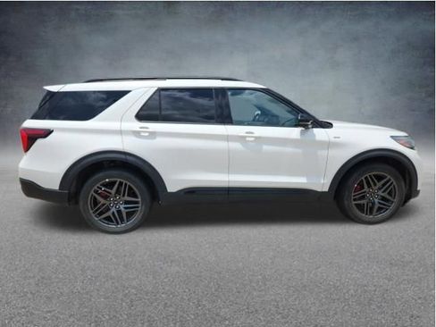 Used 2025 Ford Explorer ST-Line w/ ST-Line Street Pack AWD/4WD image 11