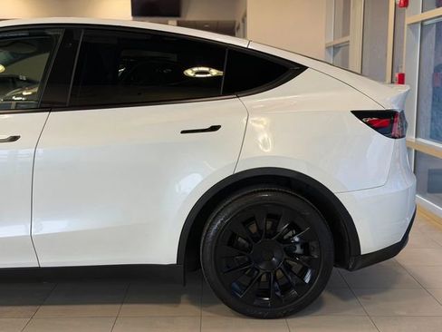 Used 2020 Tesla Model Y Long Range image 9