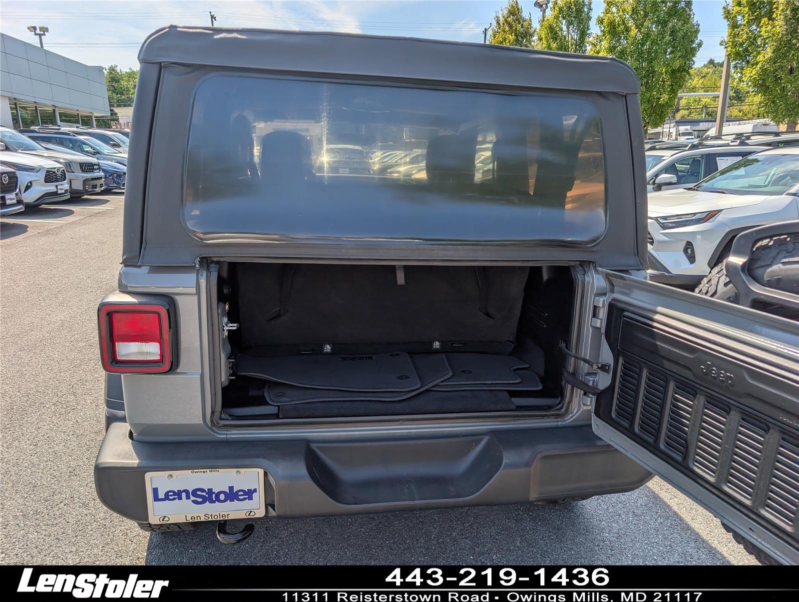 Used 2018 Jeep Wrangler Sport AWD/4WD image 14