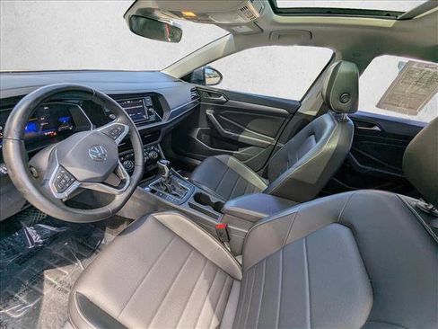 Used 2023 Volkswagen Jetta SE image 13