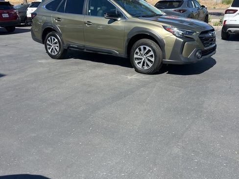 Used 2025 Subaru Outback Premium AWD/4WD image 3