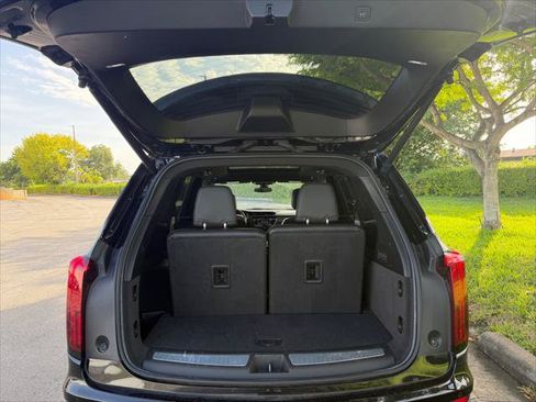 Used 2025 Cadillac XT6 Premium Luxury FWD image 19