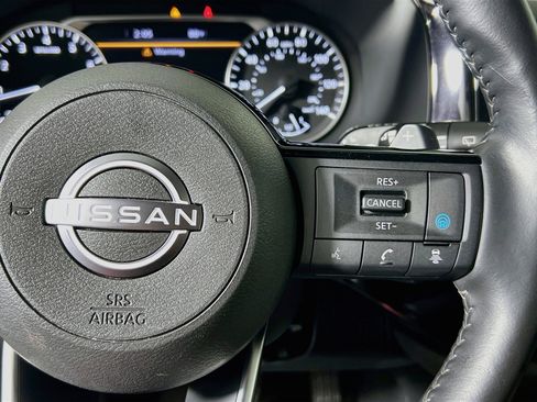 Used 2025 Nissan Pathfinder SL FWD image 19