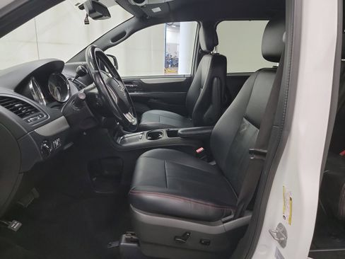 Used 2017 Dodge Grand Caravan GT FWD image 12