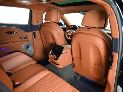 Used 2022 Bentley Flying Spur V8 image 11