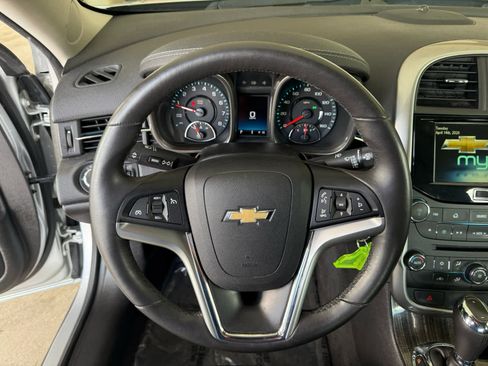Used 2015 Chevrolet Malibu LT image 2