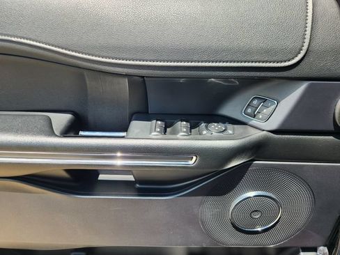 Used 2019 Ford Expedition XLT w/ Equipment Group 202A AWD/4WD image 22