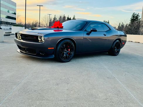 Used 2016 Dodge Challenger SRT w/ Technology Group image 22