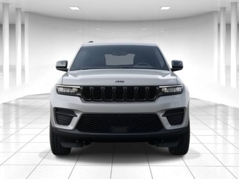 New 2025 Jeep Grand Cherokee Altitude image 6