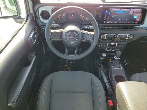 Used 2024 Jeep Wrangler Unlimited Sport AWD/4WD image 15