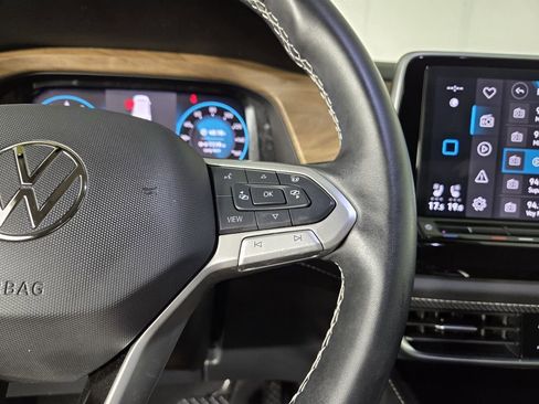 Used 2025 Volkswagen Atlas SE image 17