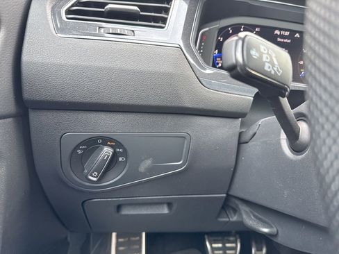 Used 2022 Volkswagen Tiguan SEL R-Line image 24