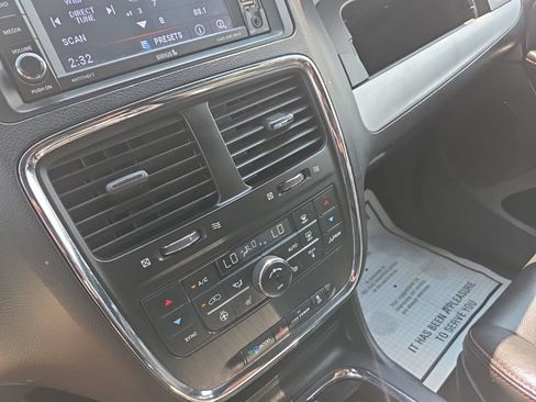 Used 2018 Dodge Grand Caravan GT FWD image 33