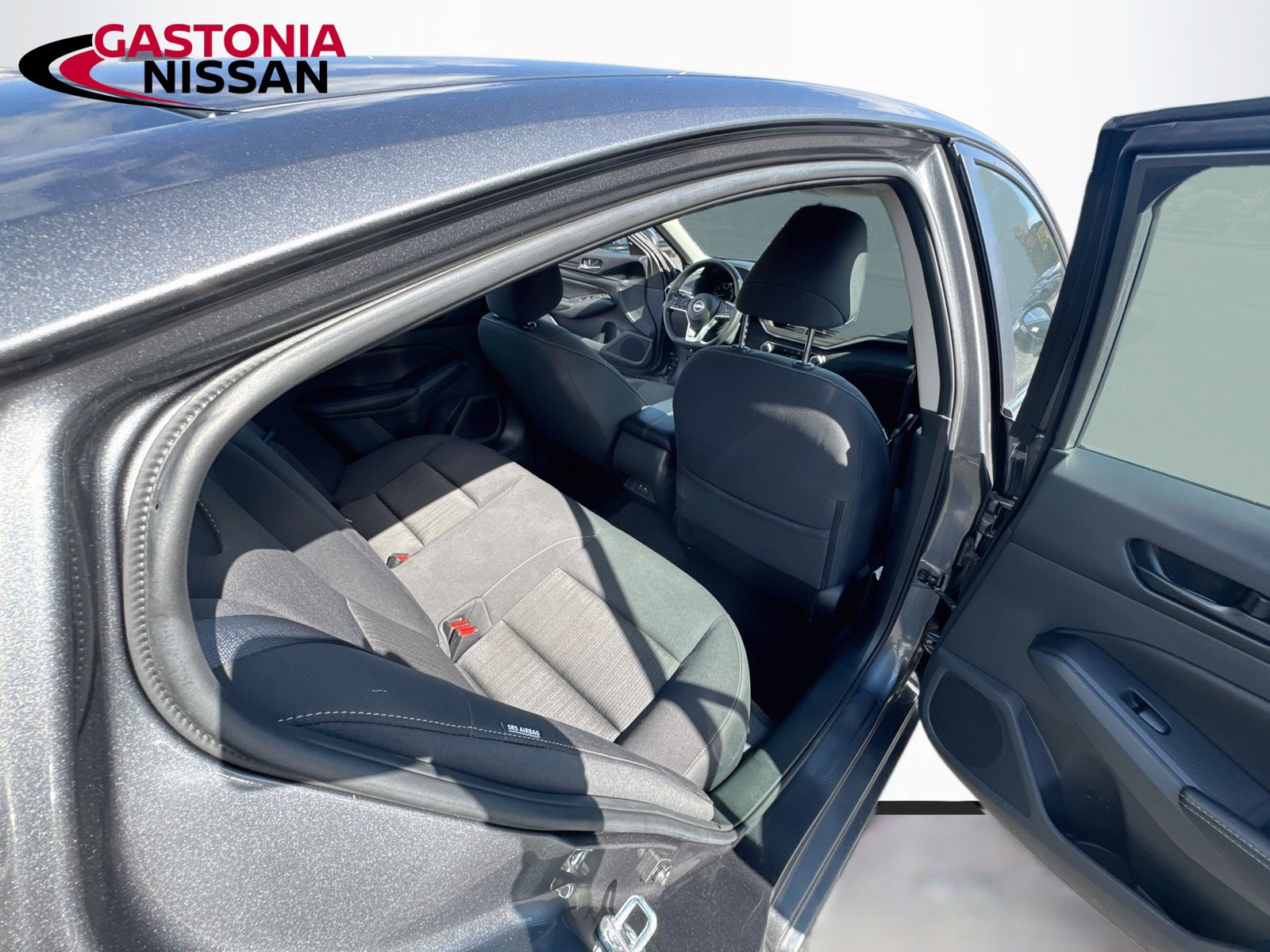 Used 2025 Nissan Altima 2.5 SV FWD image 34