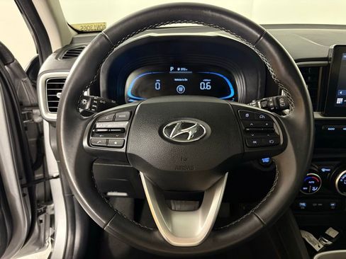 Used 2025 Hyundai Venue SEL FWD image 17
