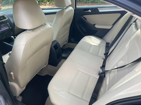 Used 2013 Volkswagen Jetta SE FWD image 11
