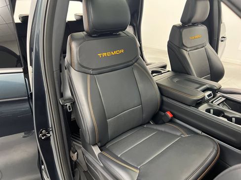 Used 2025 Ford Expedition Tremor AWD/4WD image 30