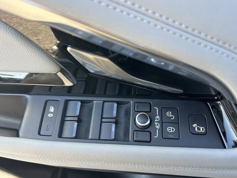 Used 2020 Land Rover Range Rover Evoque R-Dynamic SE image 13