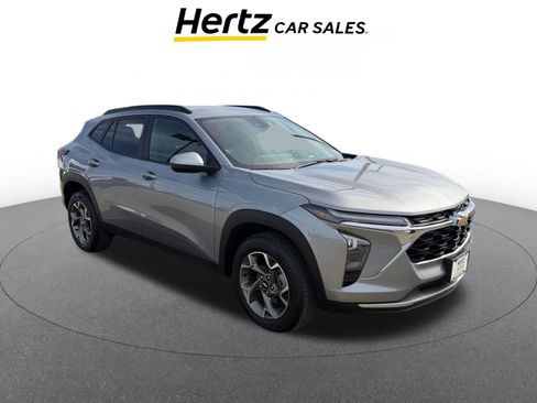 Used 2025 Chevrolet Trax LT image 1